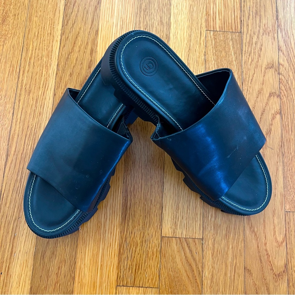 NWOT UO Roxy Chunky Slide, Sz 7 - Picture 2 of 6